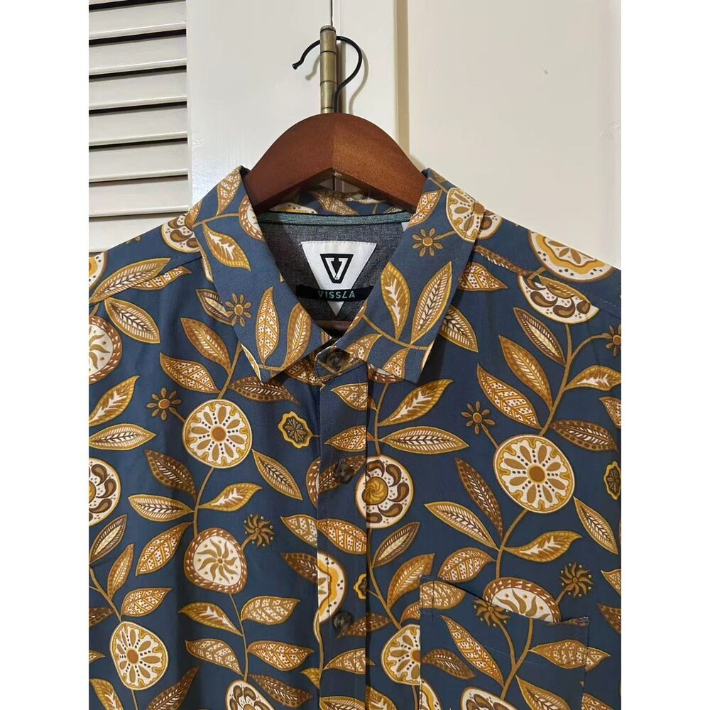 Vissla Shirt Men's Large Blue Floral Leaf Print 100% Viscose Button Up